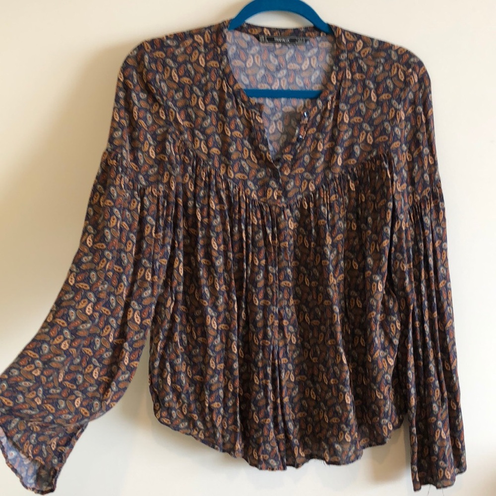 ⚡️✨ Flowy Bell Sleeve Blouse ✨⚡️